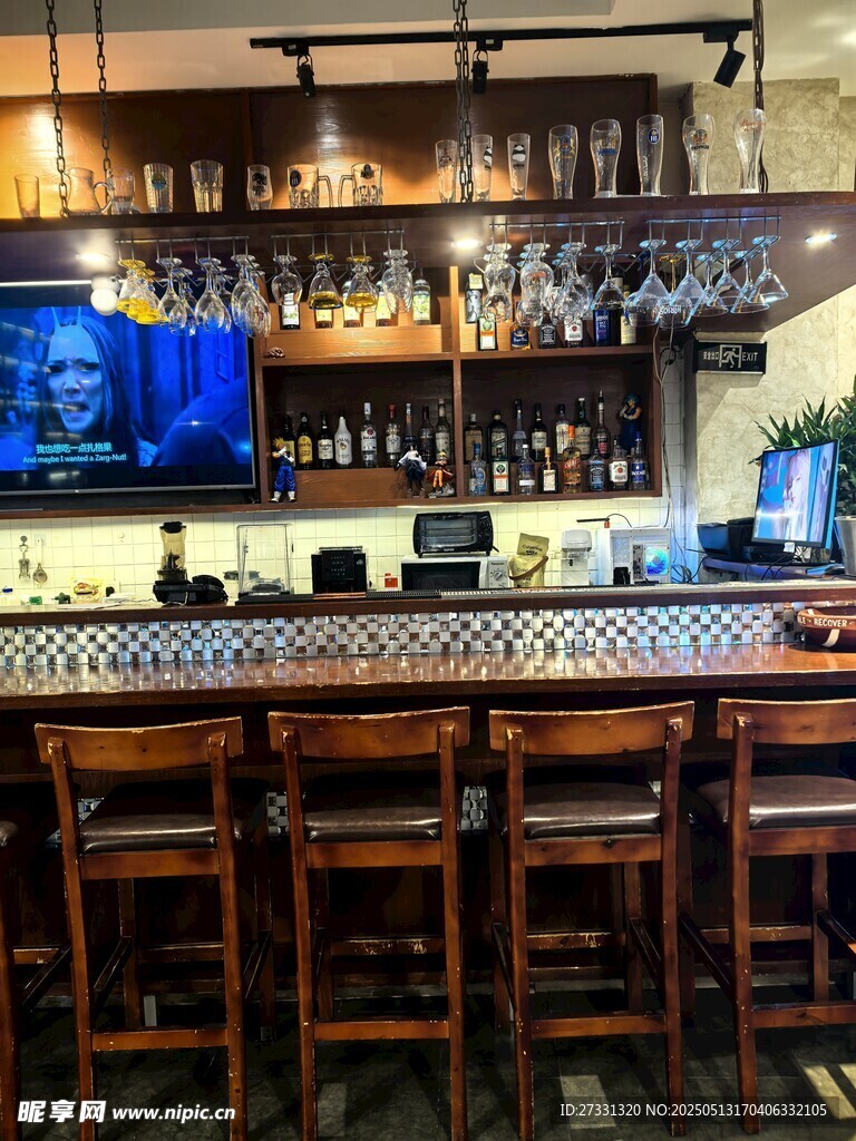 复古风格酒吧吧台场景