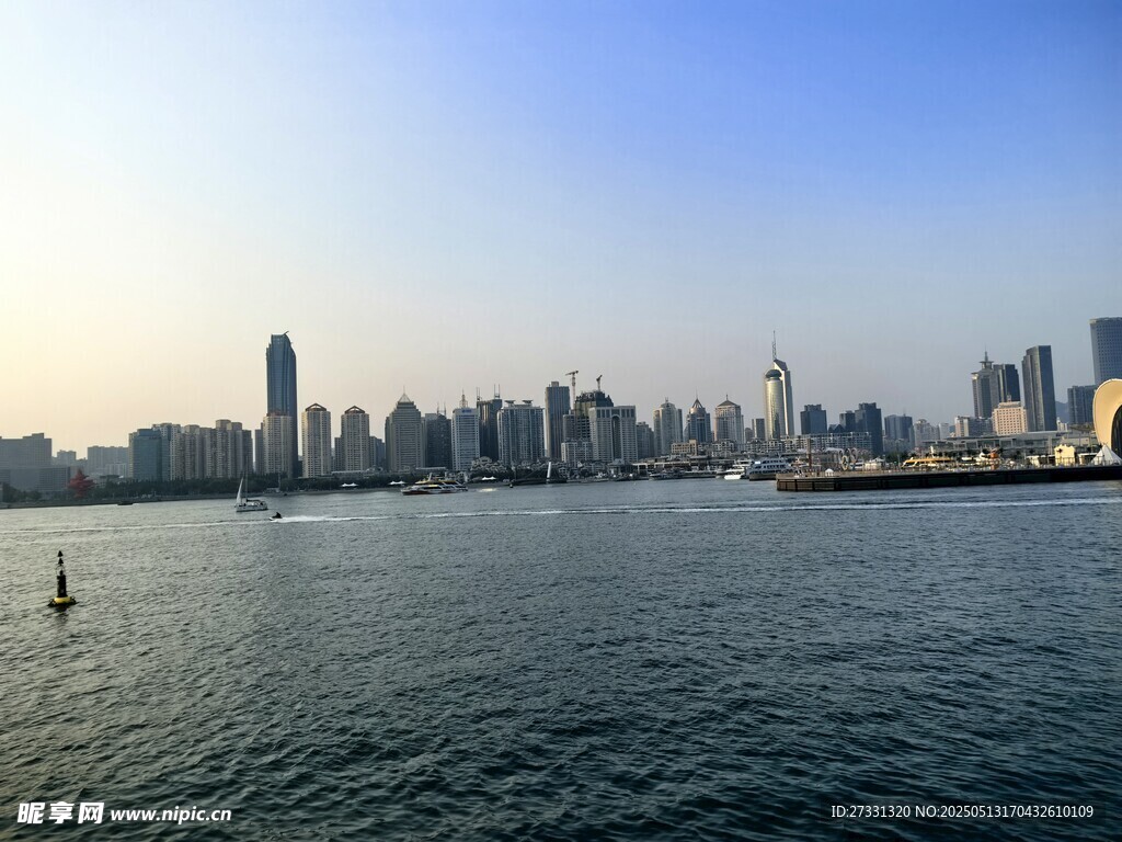 海滨城市天际线美丽景观