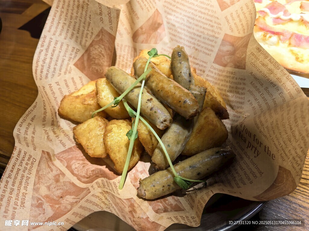 美味炸物与蔬菜搭配