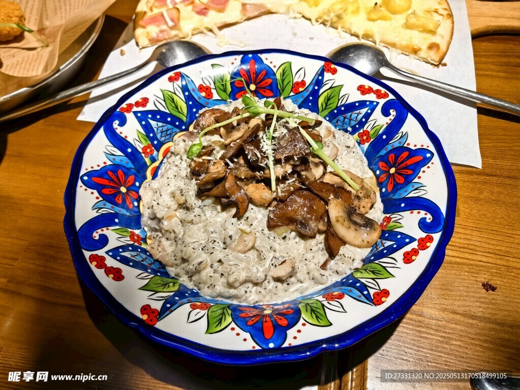 多彩碗装美味牛肉盖饭