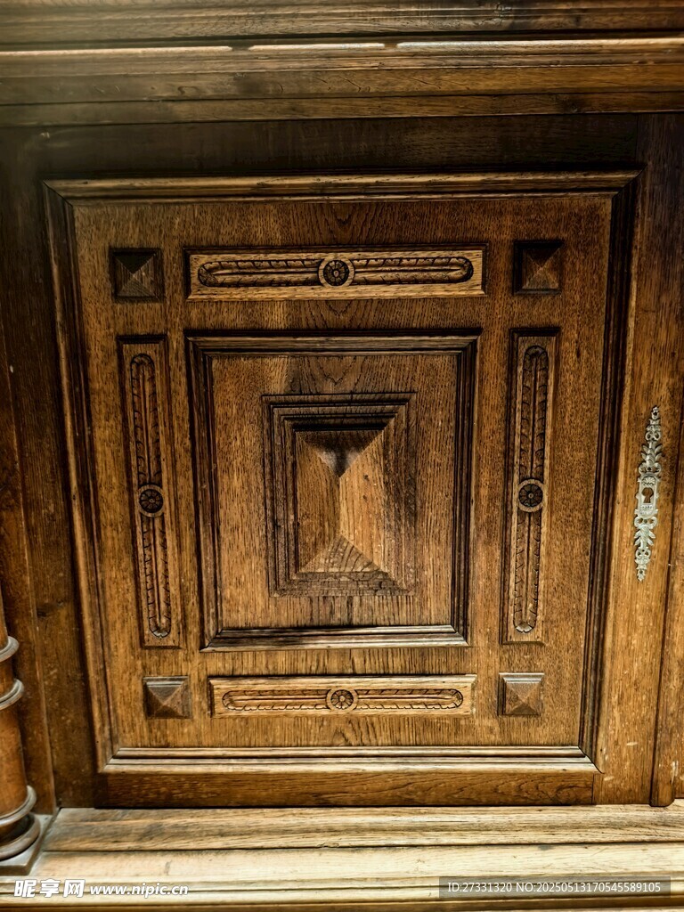 复古木质雕花门板