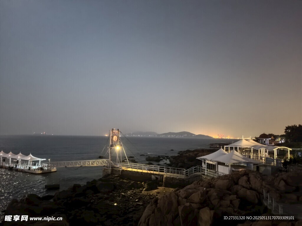 海边黄昏灯塔美景