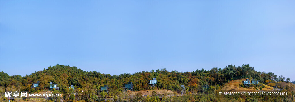 秋日多彩山林美景
