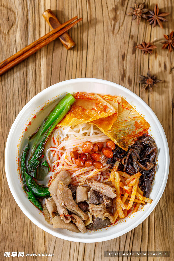 美味特色牛杂米粉一碗