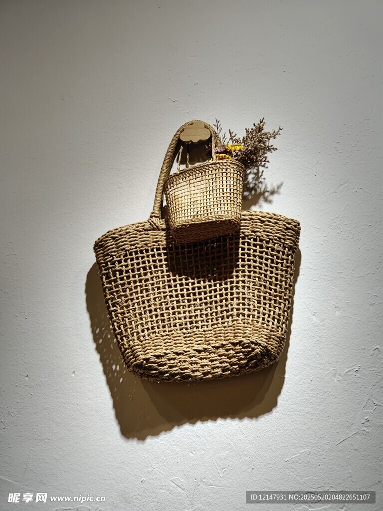 手工编织草编包与小物件