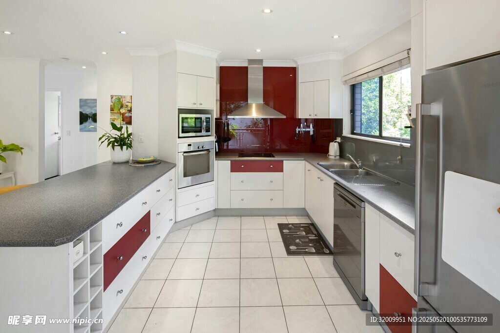 现代简约风格的时尚厨房