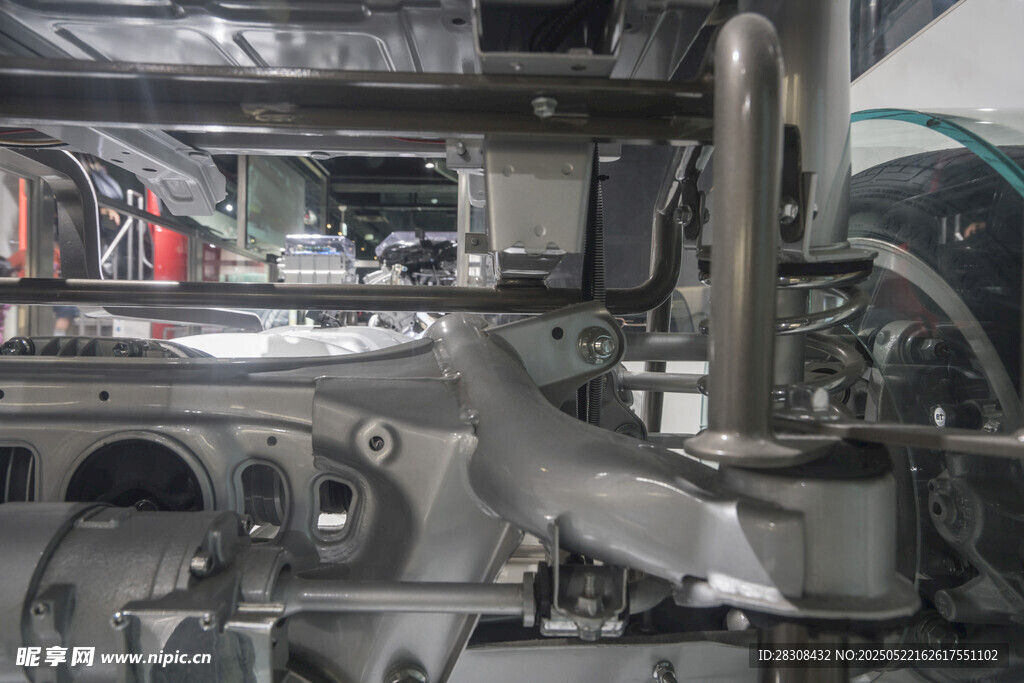 汽车发动机内部构造细节