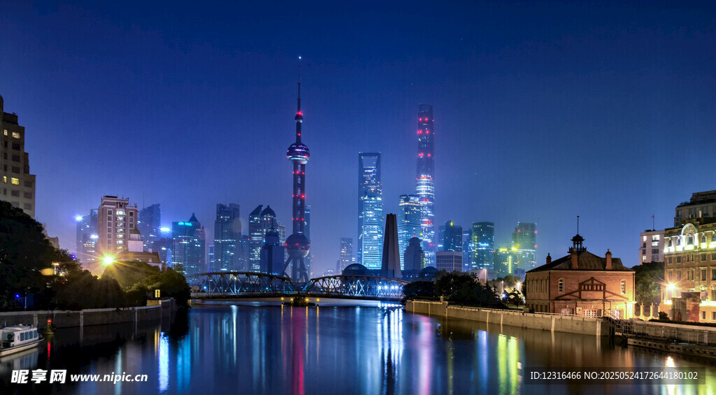 上海外滩璀璨夜景风光