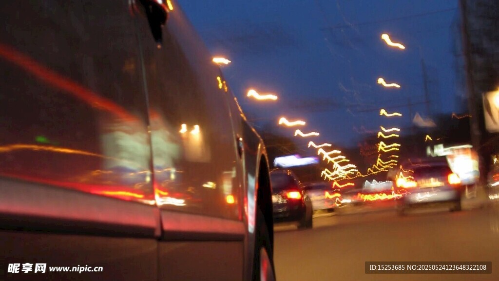 城市夜景车流光影瞬间