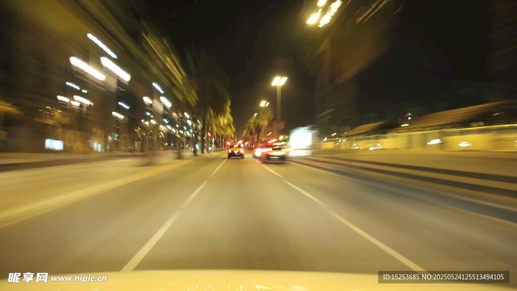 夜晚城市道路车流光影