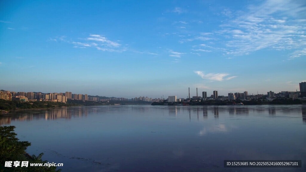 城市河畔美丽风光