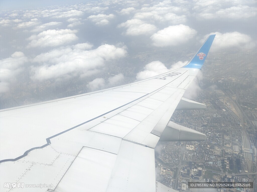 飞机机翼云端美景