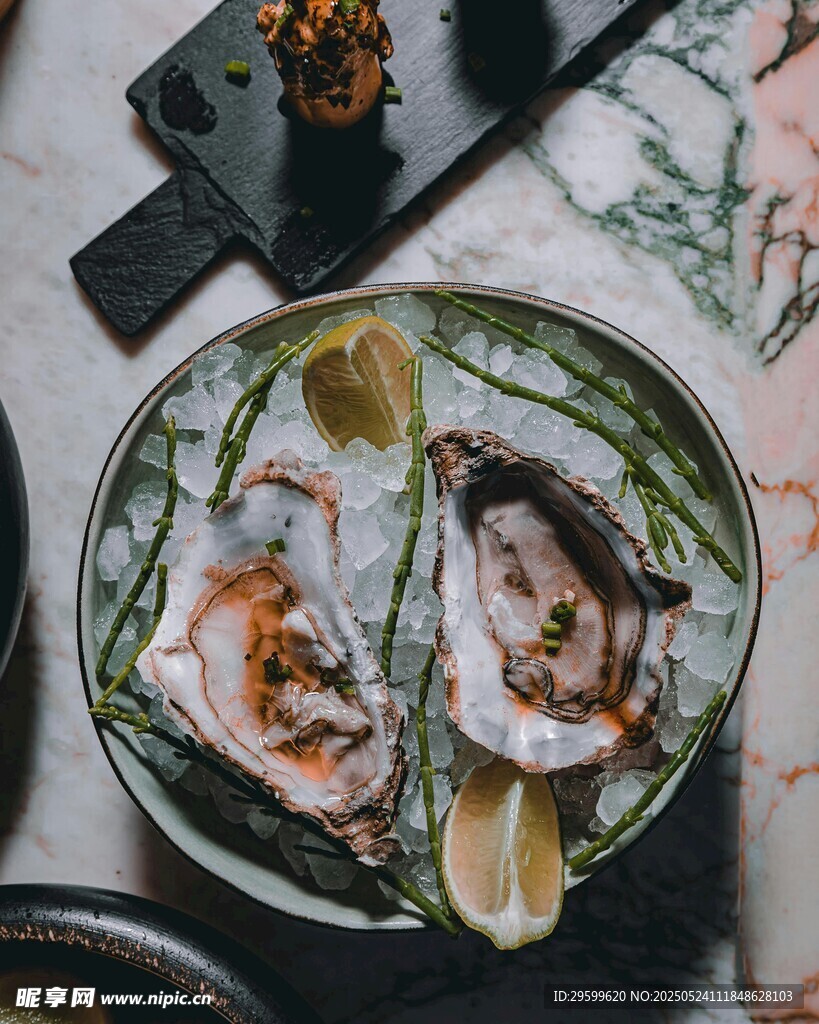 柠檬配生蚝的美味组合