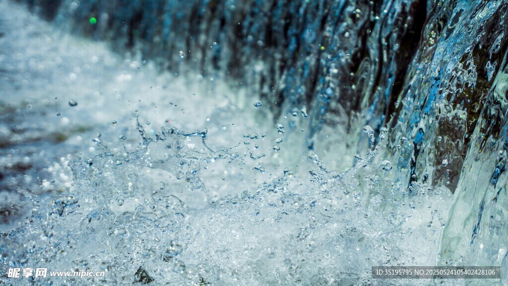 潺潺流水的灵动瞬间