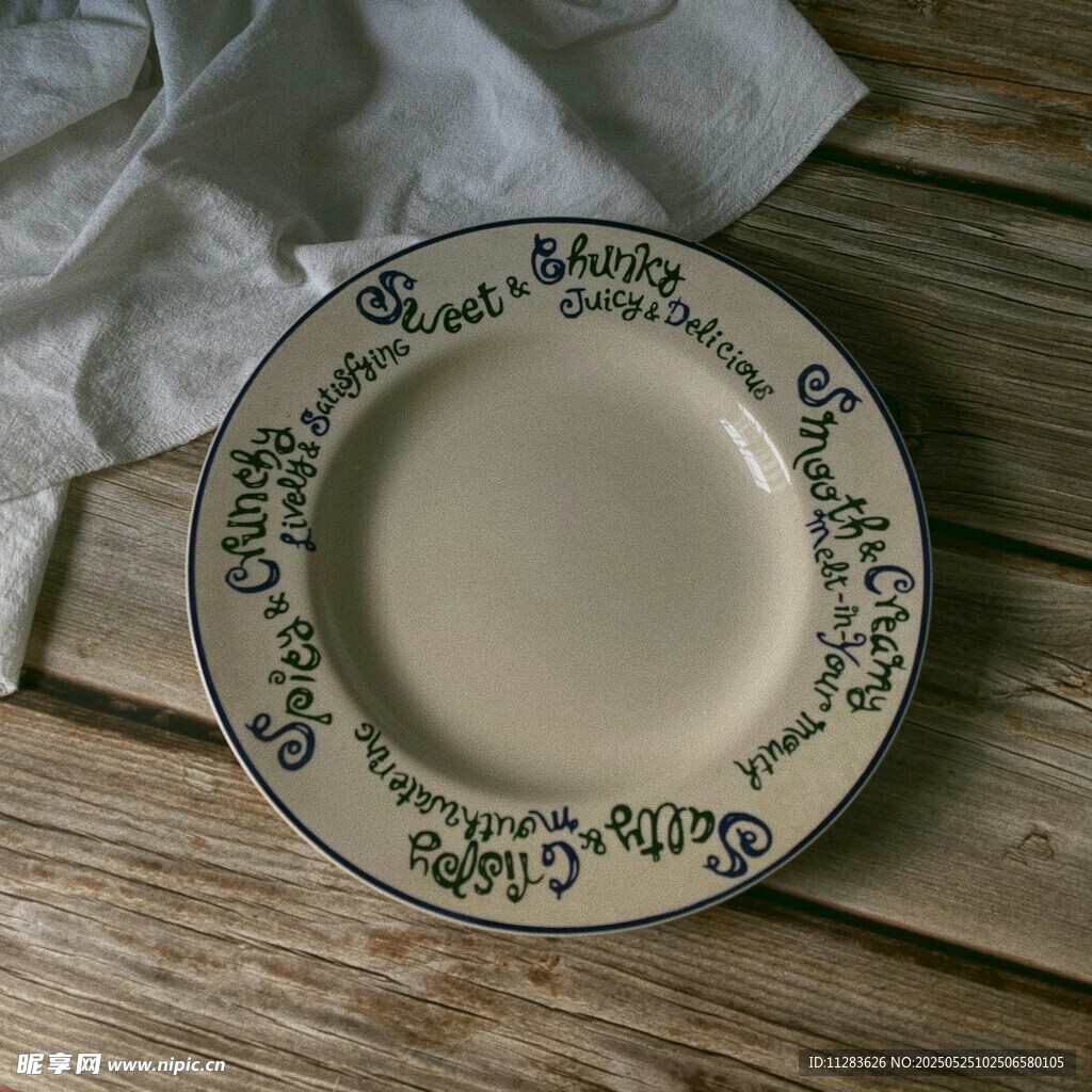 复古花纹陶瓷餐盘