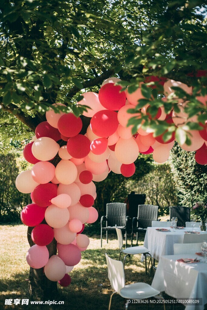 户外浪漫气球装饰场景