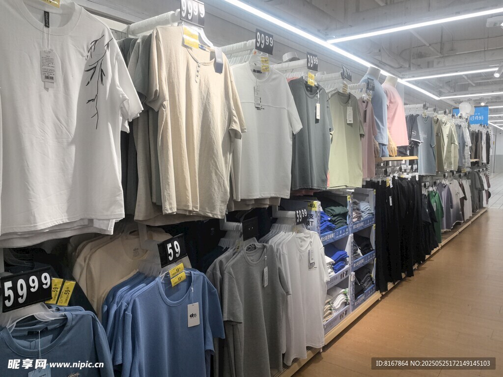 时尚服装店内部陈列展示