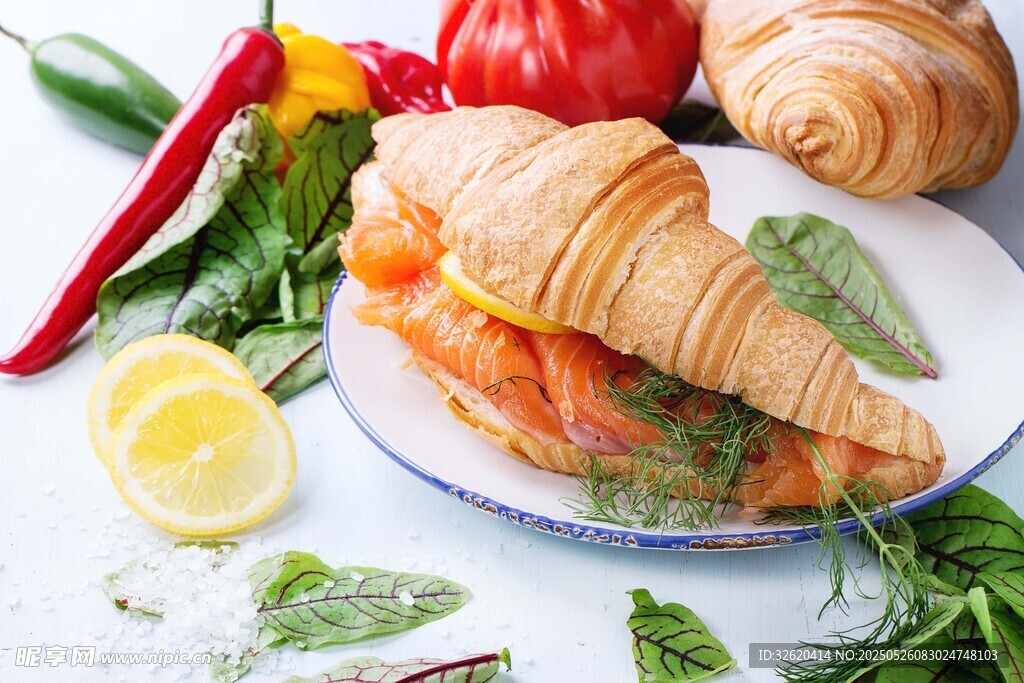 三文鱼 羊角面包