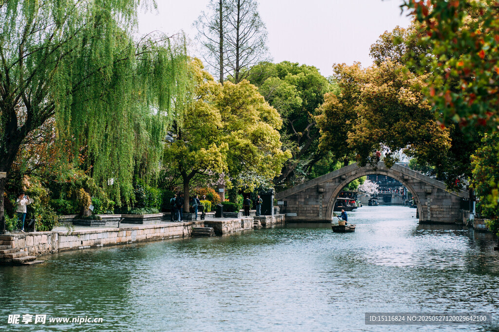 江南水乡河畔秀丽风光
