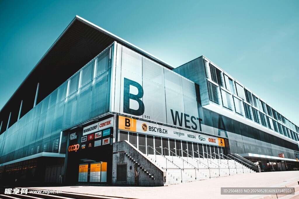 现代风格的大型商业建筑