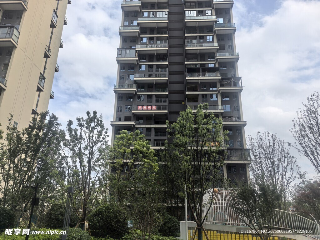 现代高层住宅楼外观景观