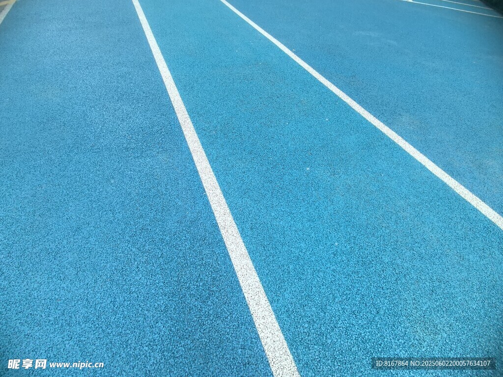 蓝色跑道特写