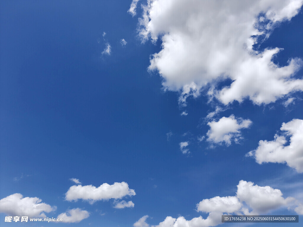 蓝天白云美景
