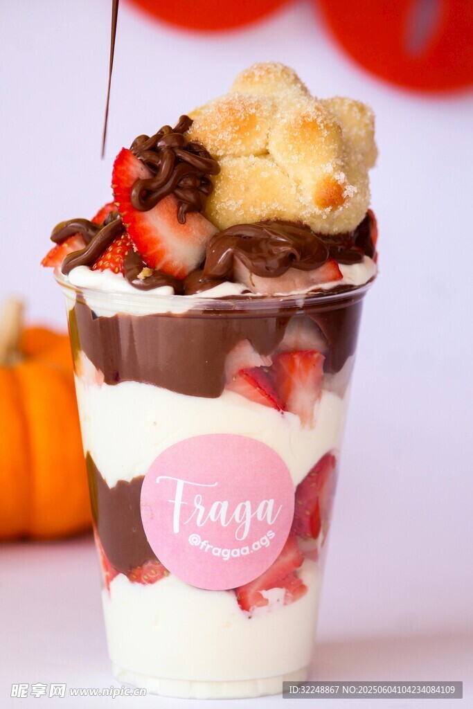 美味分层甜品杯