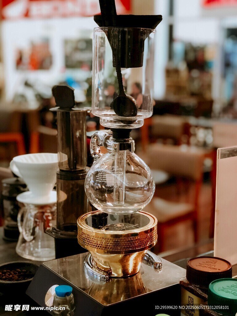 精致咖啡器具展示