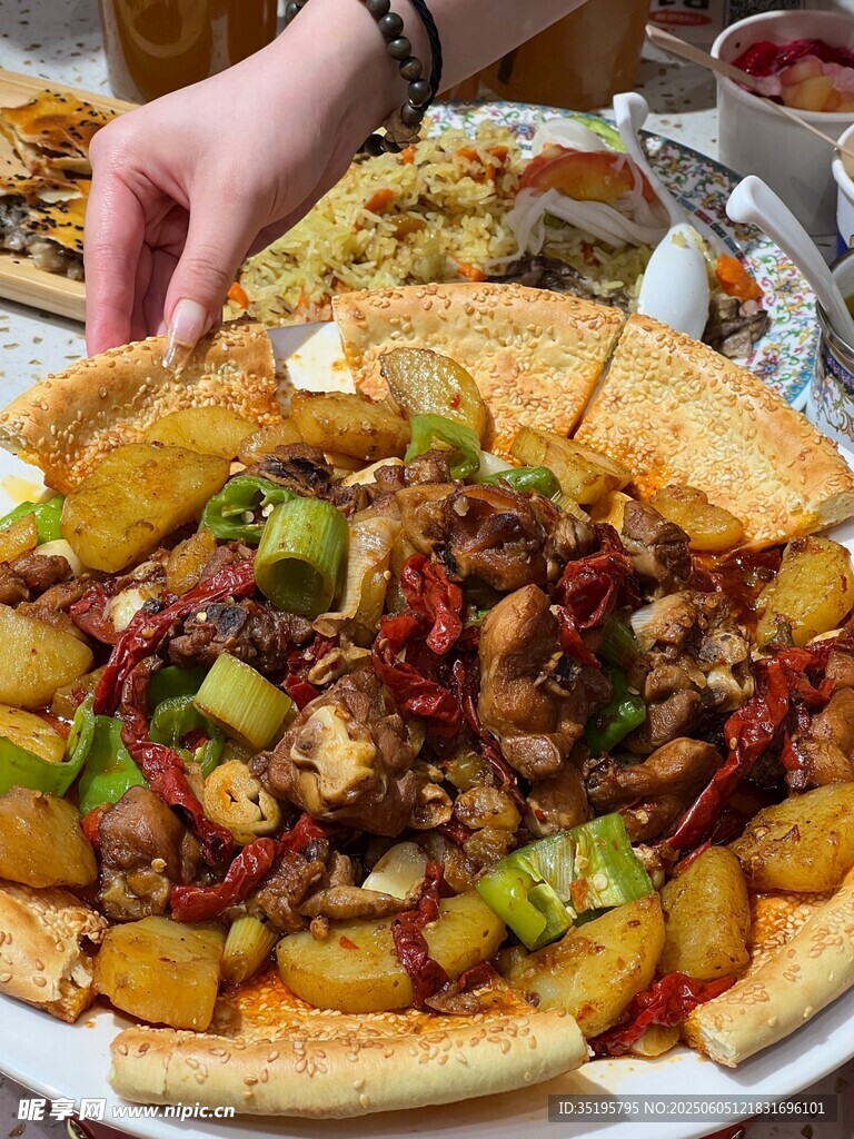 美味多样的特色披萨拼盘