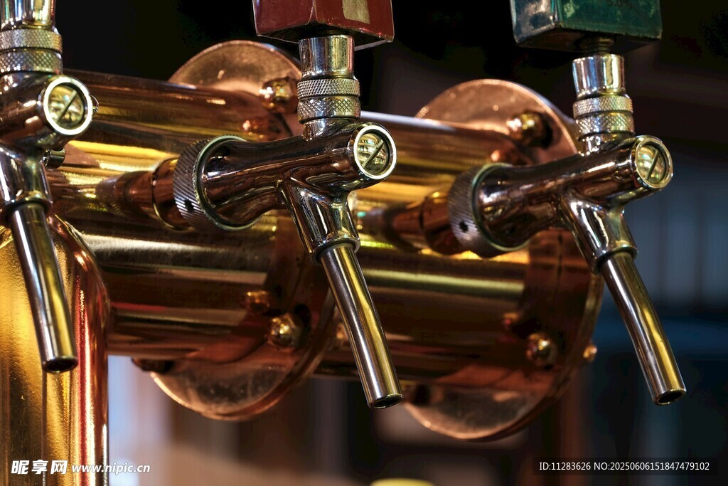 酒吧啤酒龙头特写