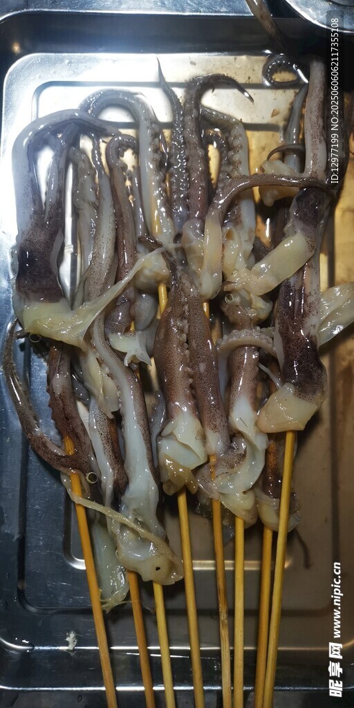 烤鱿鱼串诱人美味