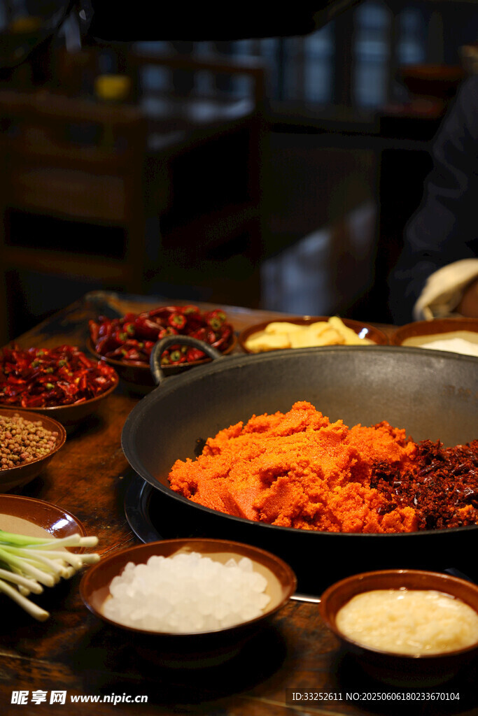 丰盛火锅食材待享用