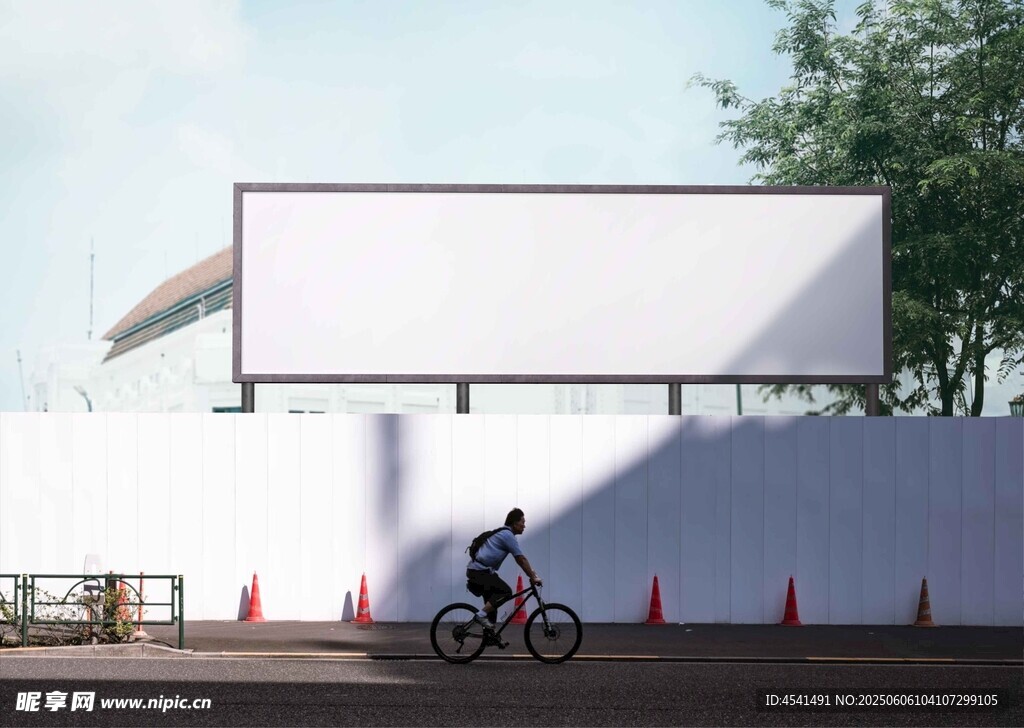 免费路边城市广告牌PSD样机