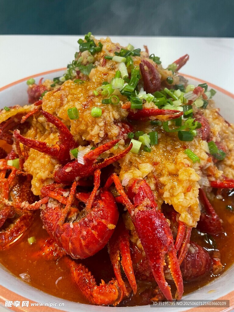 美味蒜蓉小龙虾诱人呈现