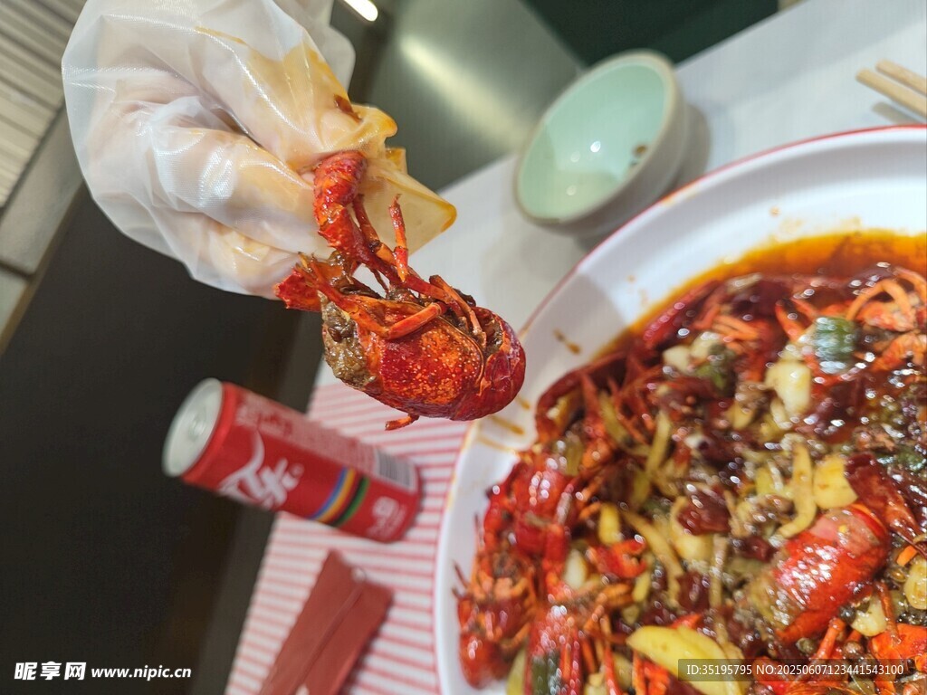 美味小龙虾诱人开吃
