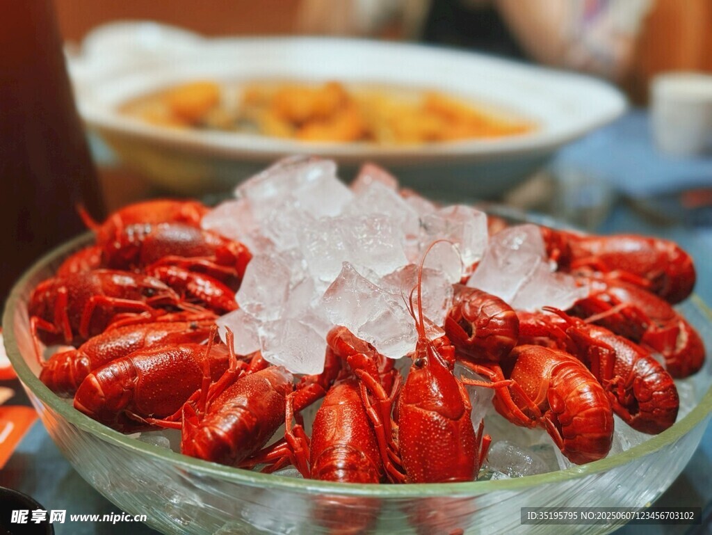 冰镇小龙虾诱人美食