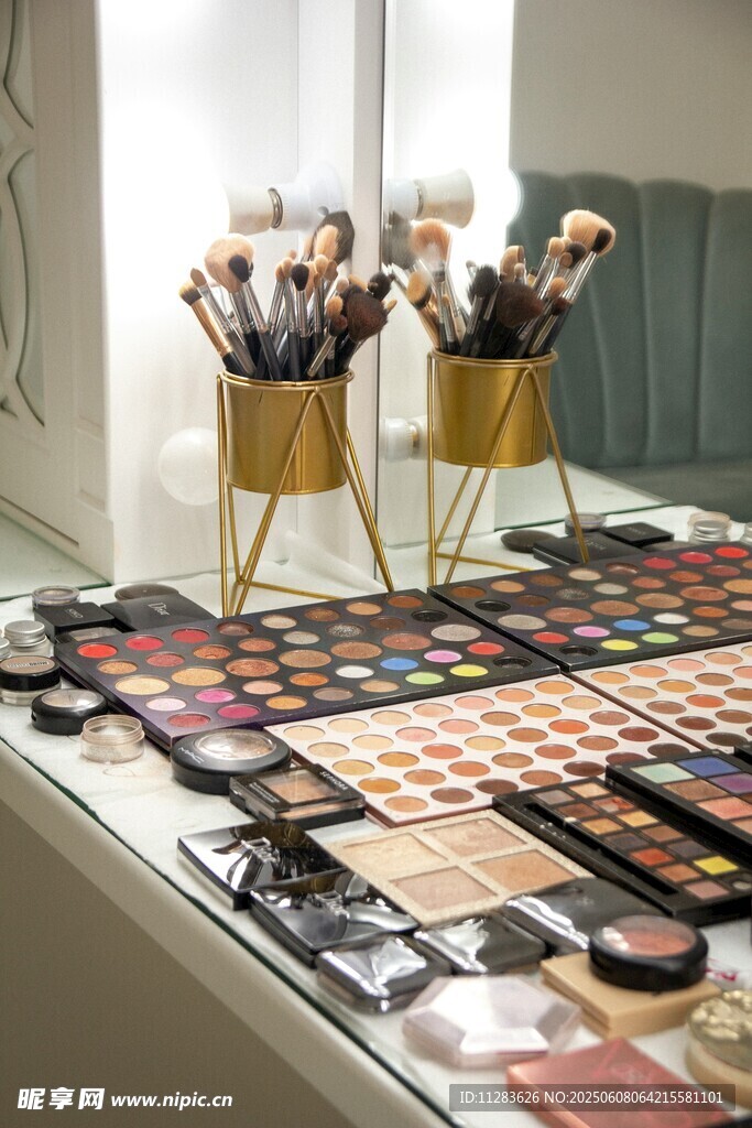 多样美妆产品陈列展示