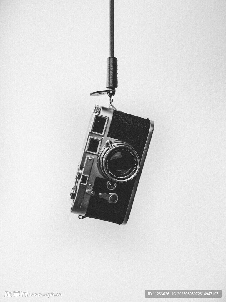 复古相机悬挂展示
