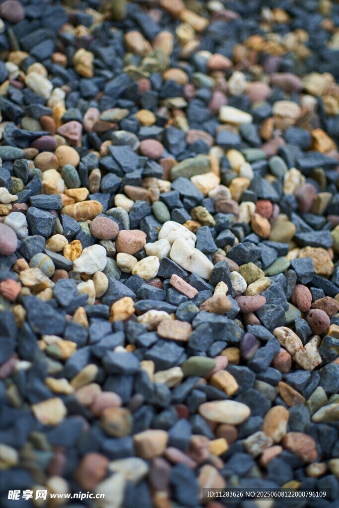 五彩斑斓的碎石景观