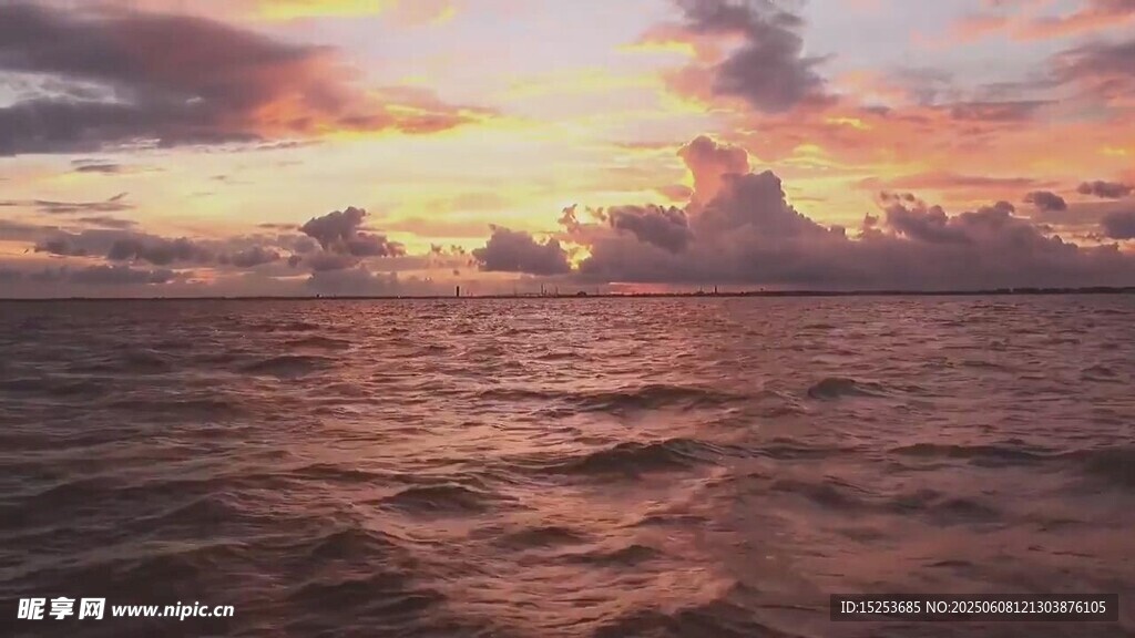 海上绝美日落景象