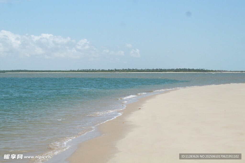 美丽沙滩与蔚蓝大海