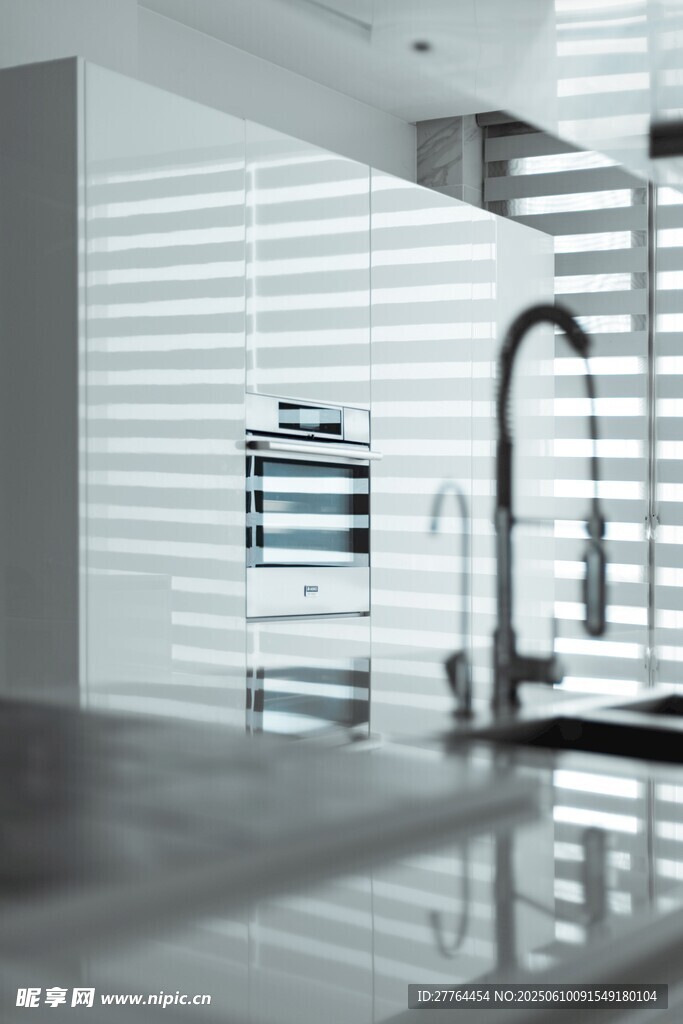 现代简约风格厨房水槽区