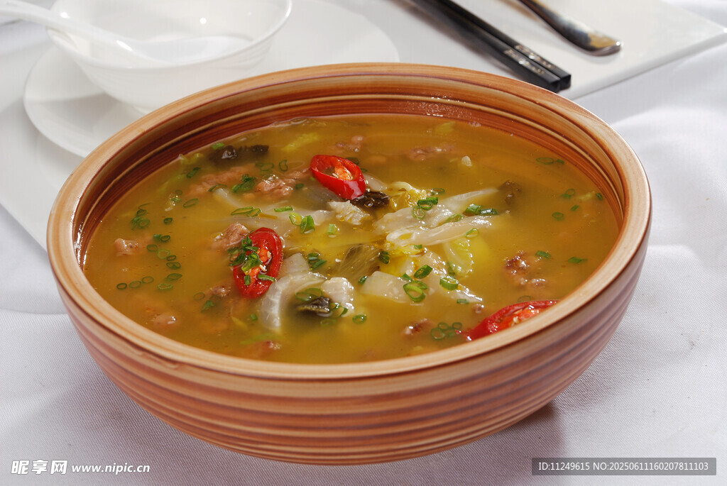 酥肉酸菜炖鱼肚