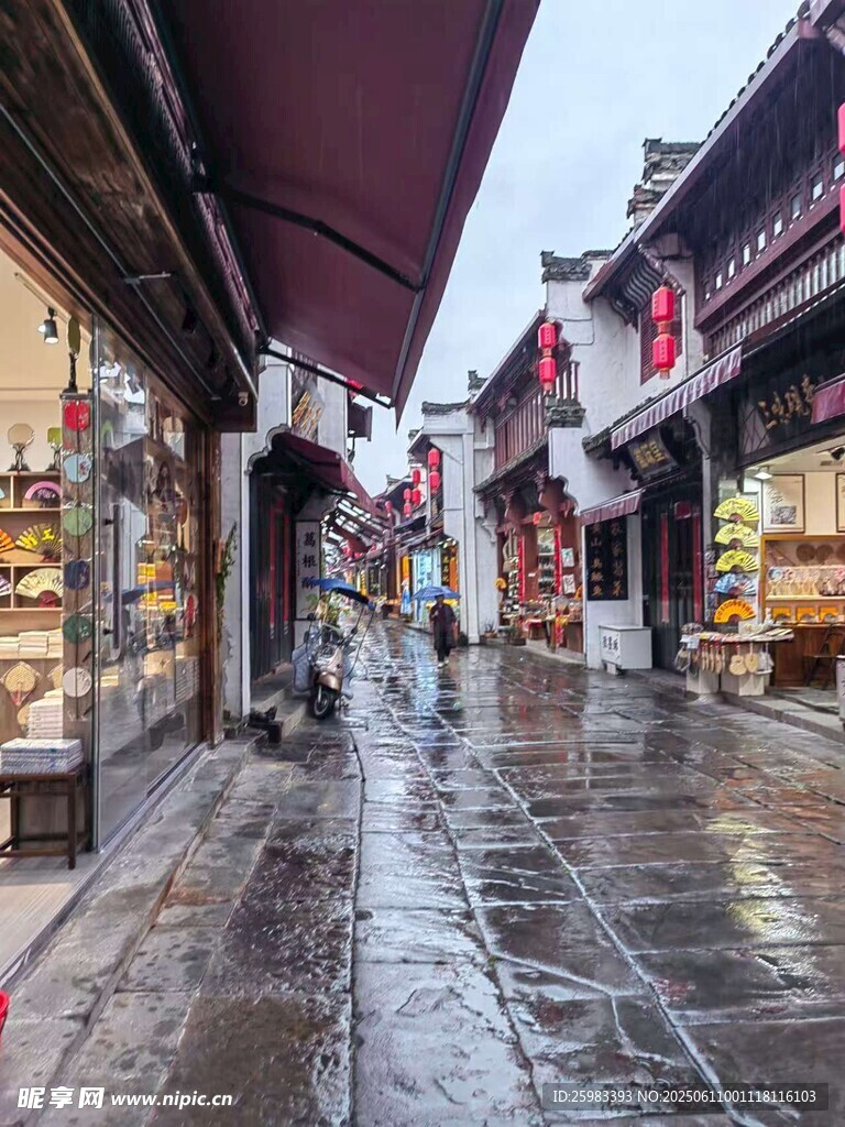 雨后老街