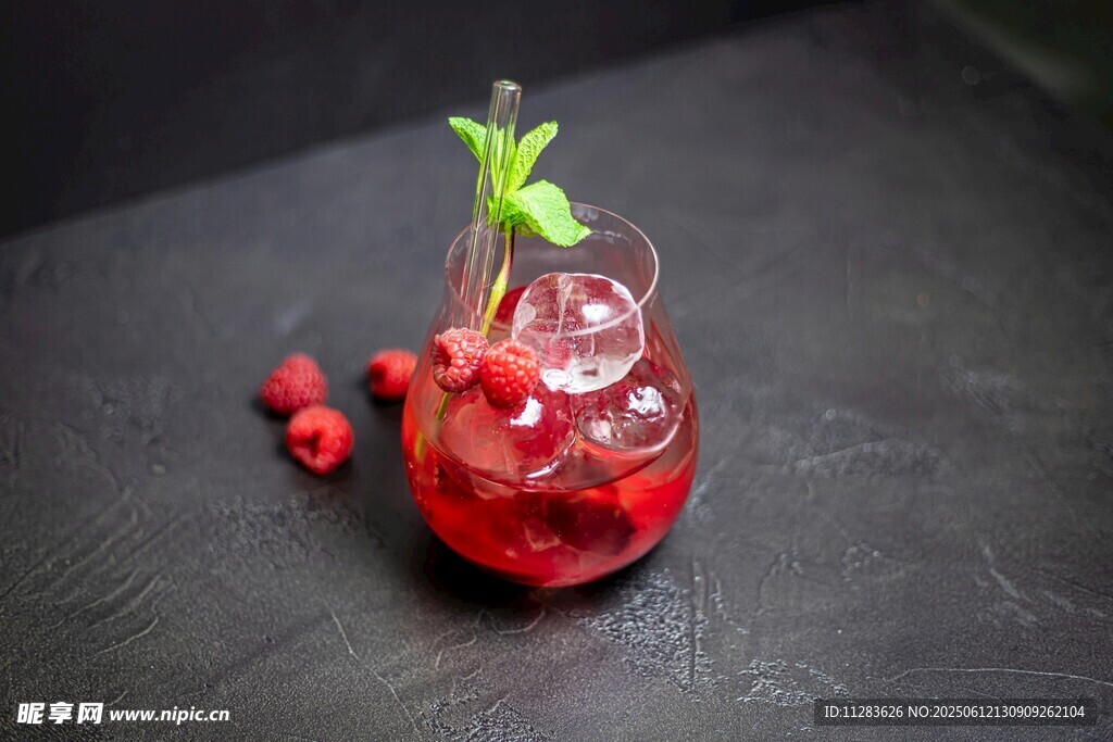 红色石榴鸡尾酒