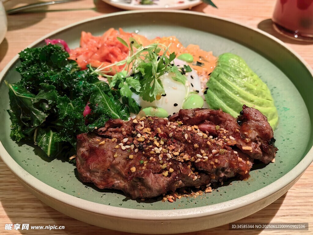 牛排蔬菜拼盘美食料理