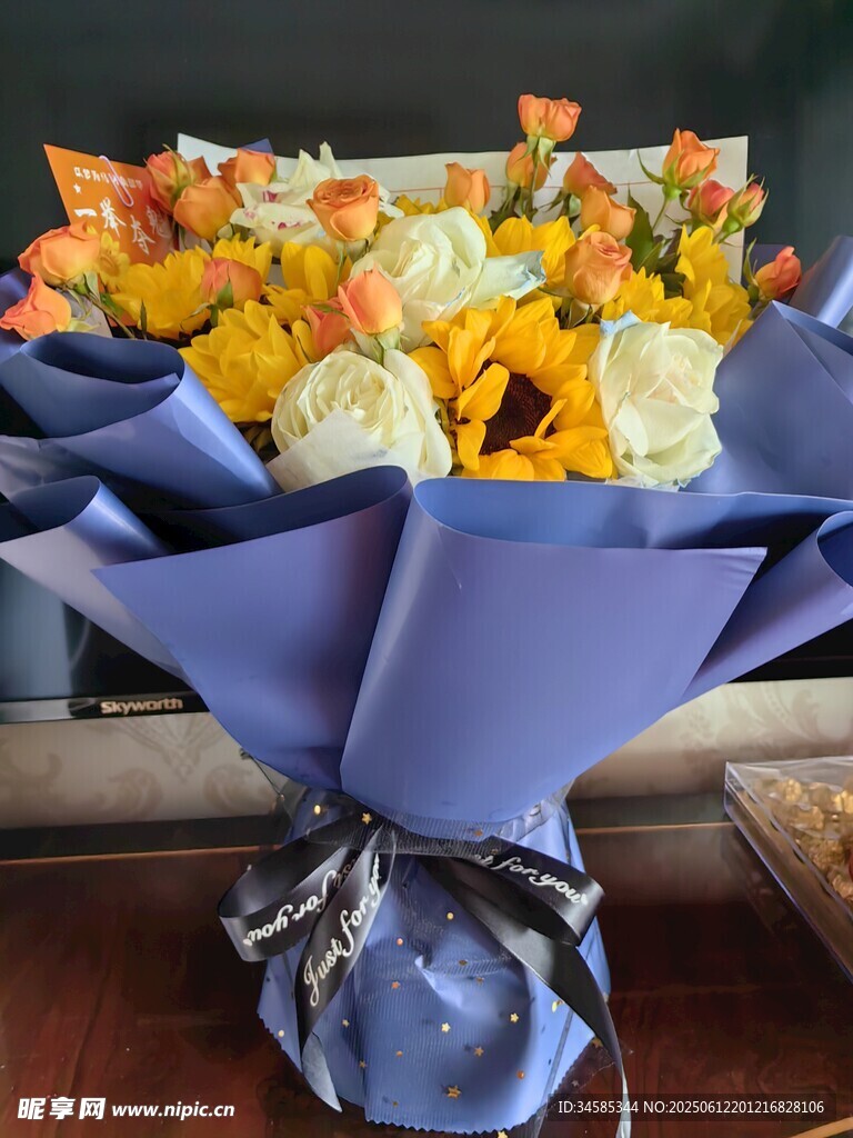 多彩花束绽放浪漫气息