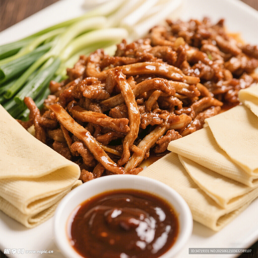 京酱肉丝配卷饼与蘸酱