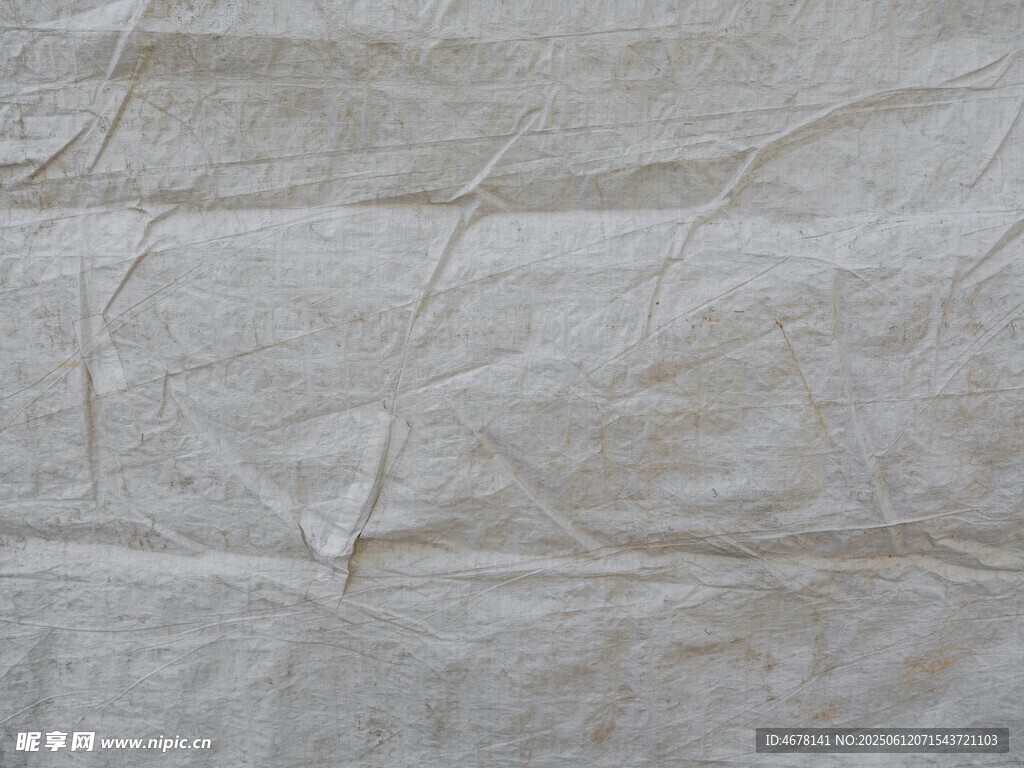 皱巴巴的浅灰色布料